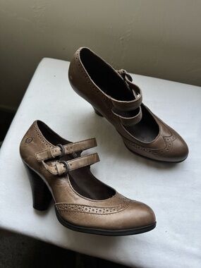 Born Mary Jane Heels Chunky Block Heel and double buckle straps. Size 8.5
